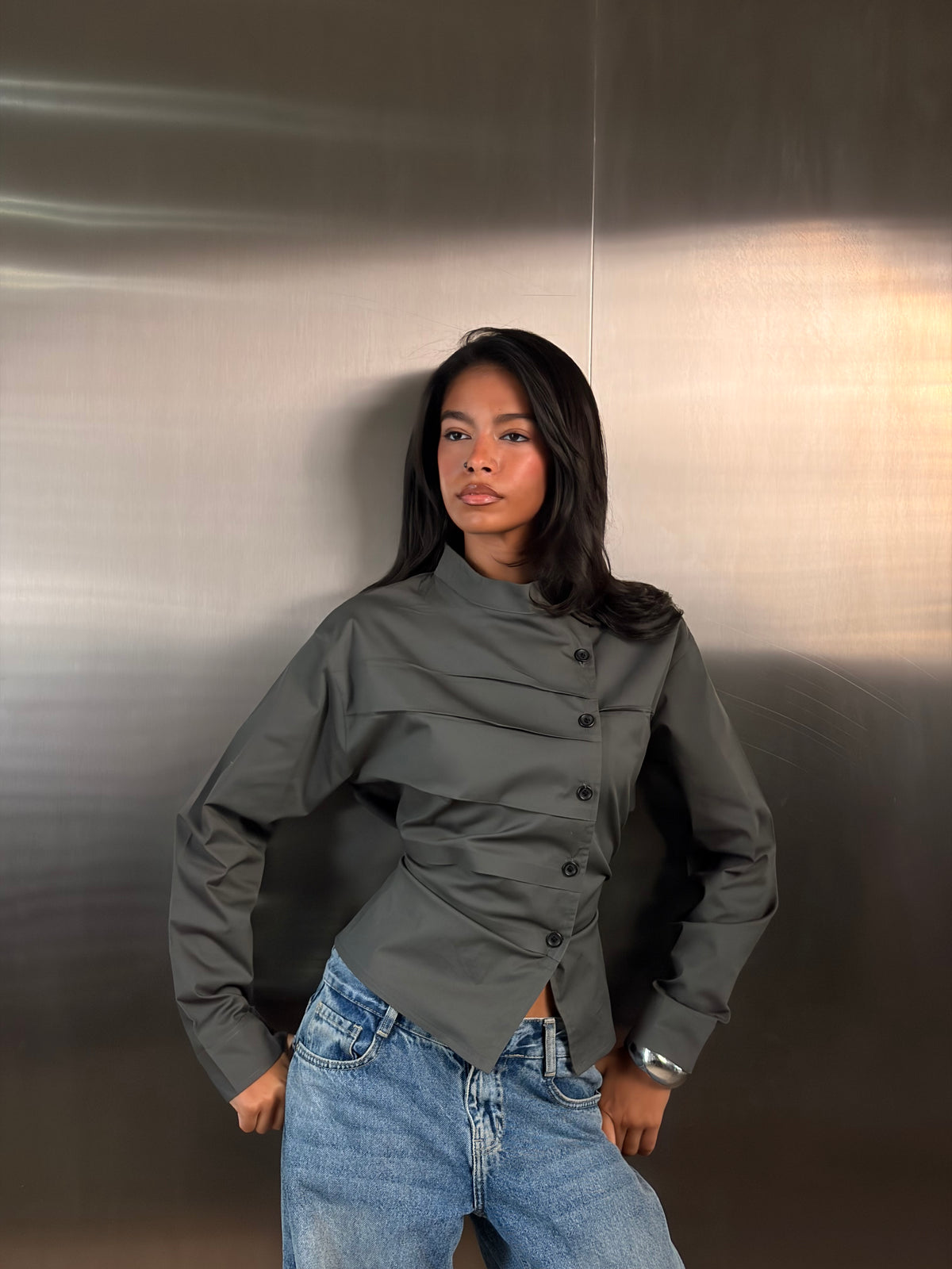 The diva shirt in grey
